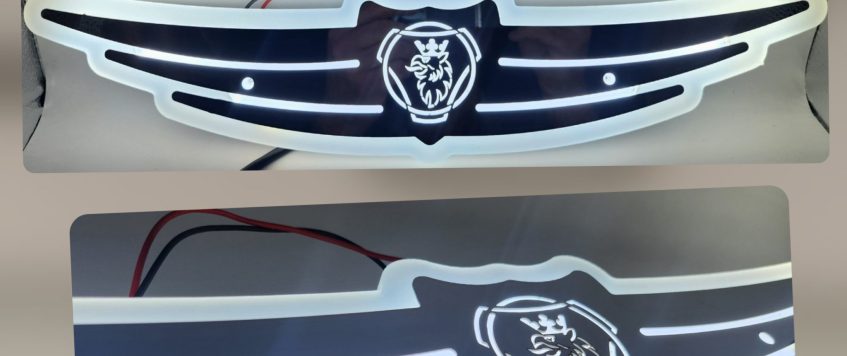 emblème décoratif de grille “ailes d’aigle” SCANIA BLANC LED